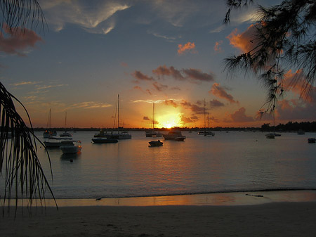 Strand mit Sonnenuntergang Foto 